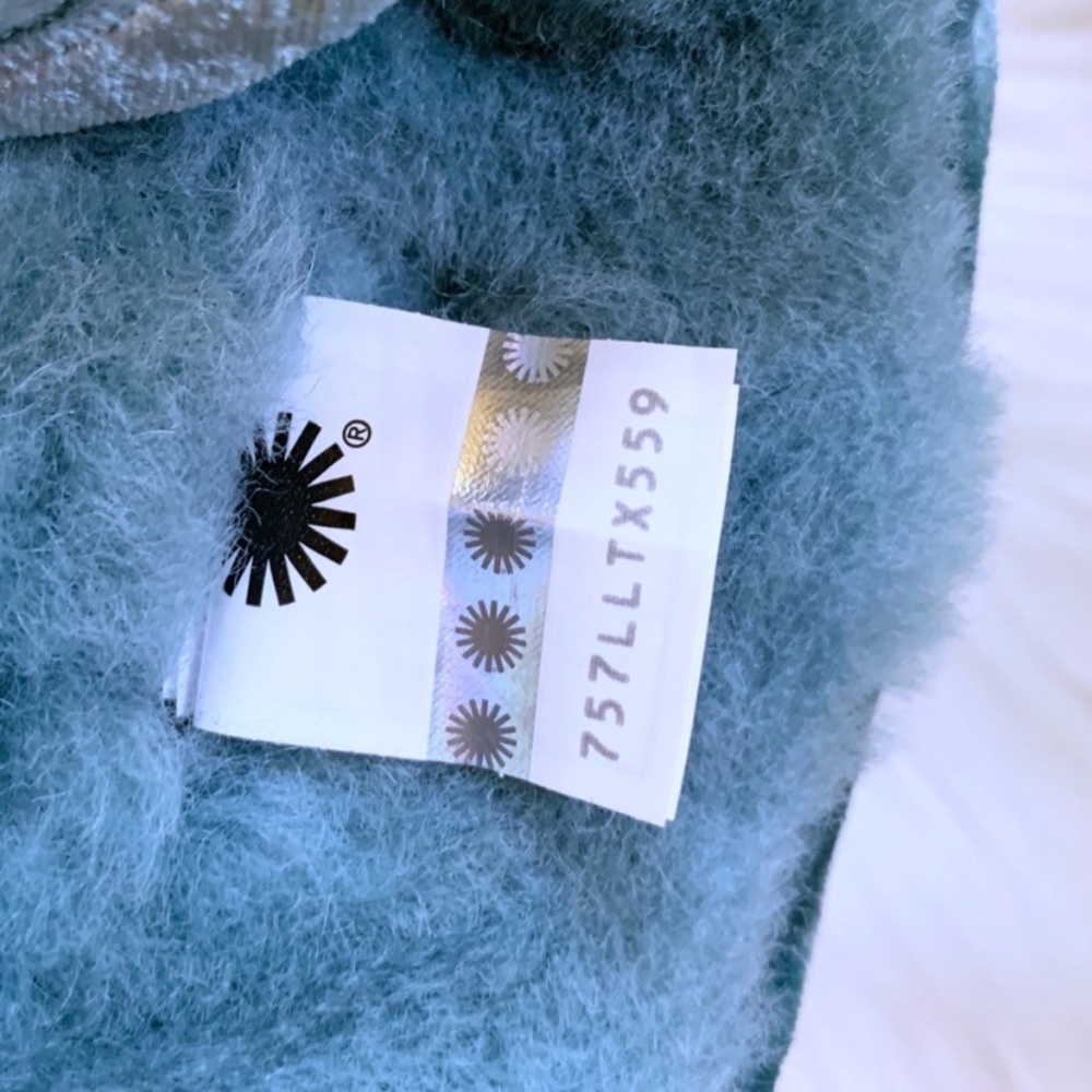 UGG Classic Short II Velvet Atlantic Boots - Picture 6 of 8